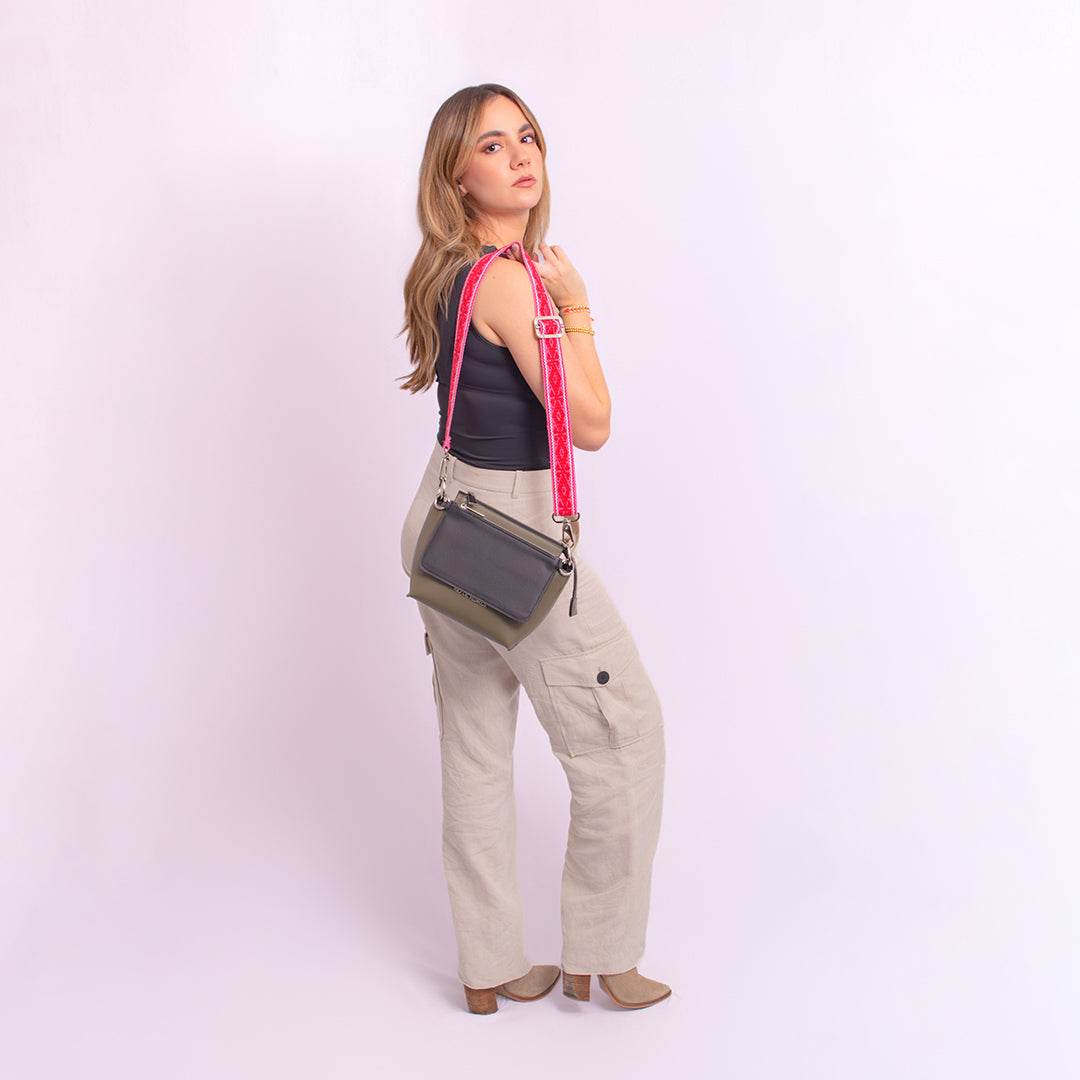 COMPLETE VERDE | WALLET NEGRA | STRAP ROSA Y ROJO - Rio de Hilares