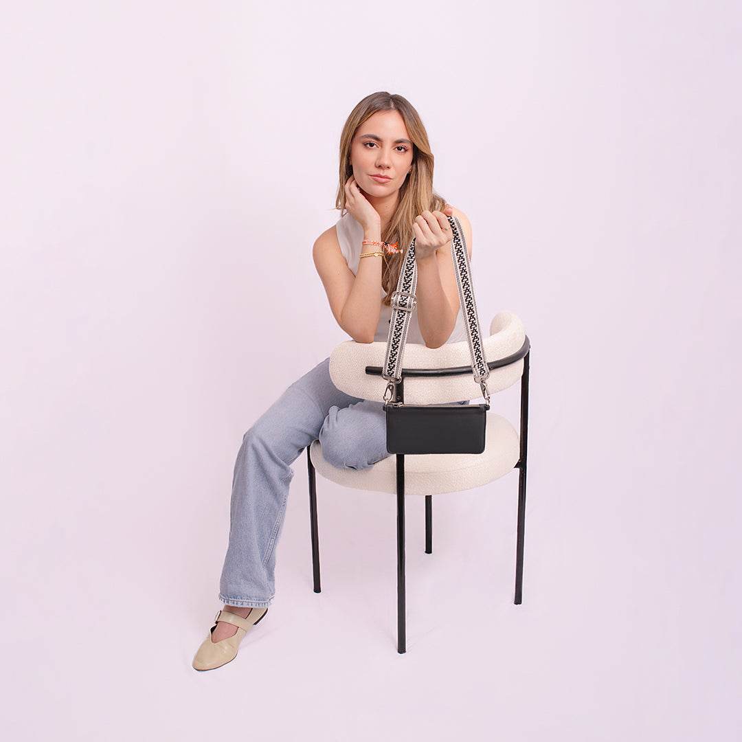 WALLET NEGRA | STRAP BLANCO Y NEGRO - Rio de Hilares