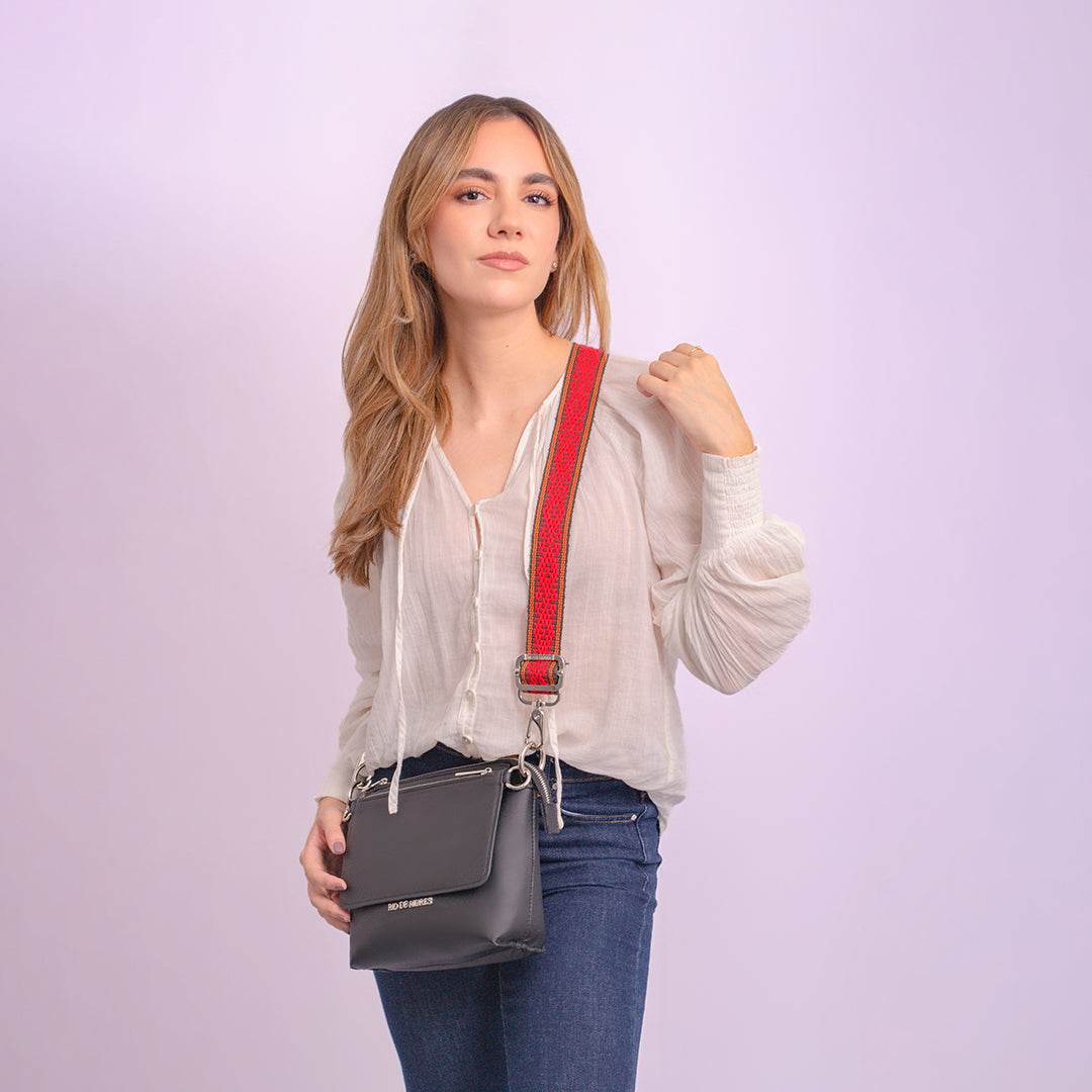 COMPLETE NEGRA | WALLET NEGRA | STRAP ROJO - Rio de Hilares
