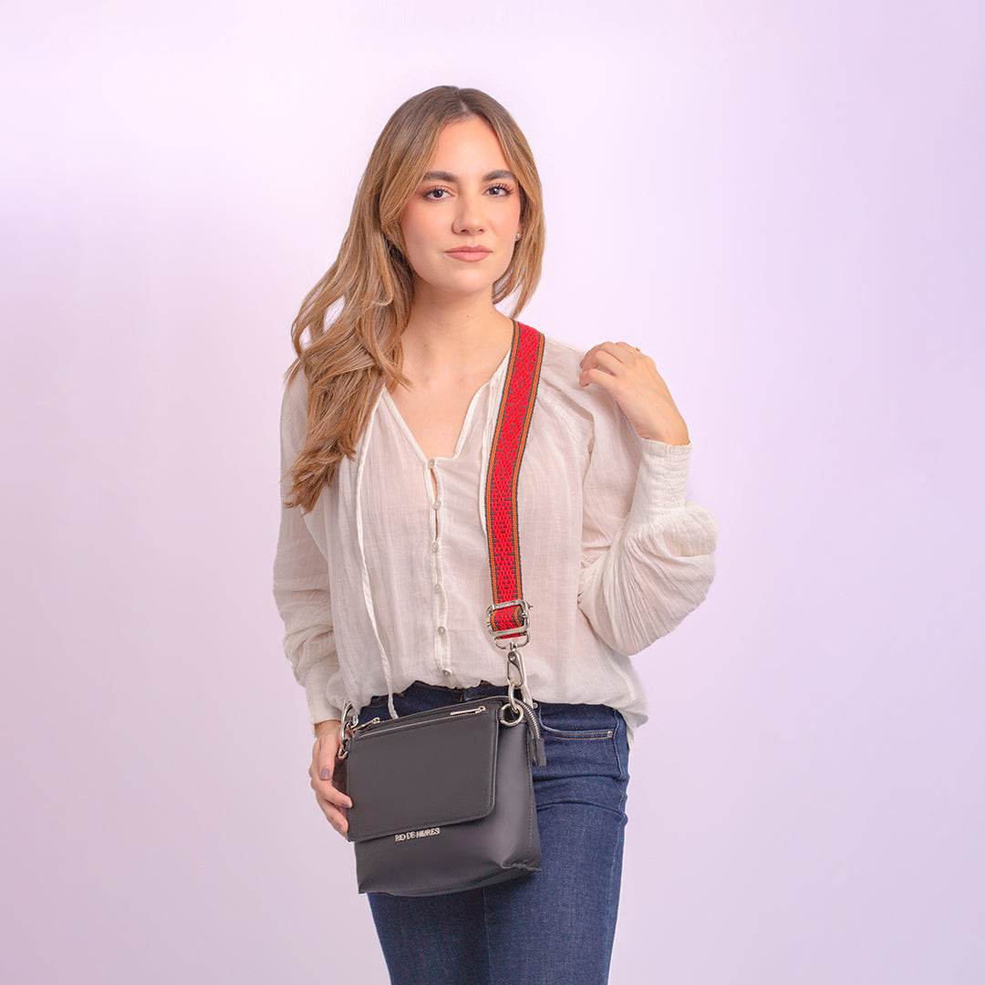 COMPLETE NEGRA | WALLET NEGRA | STRAP ROJO - Rio de Hilares