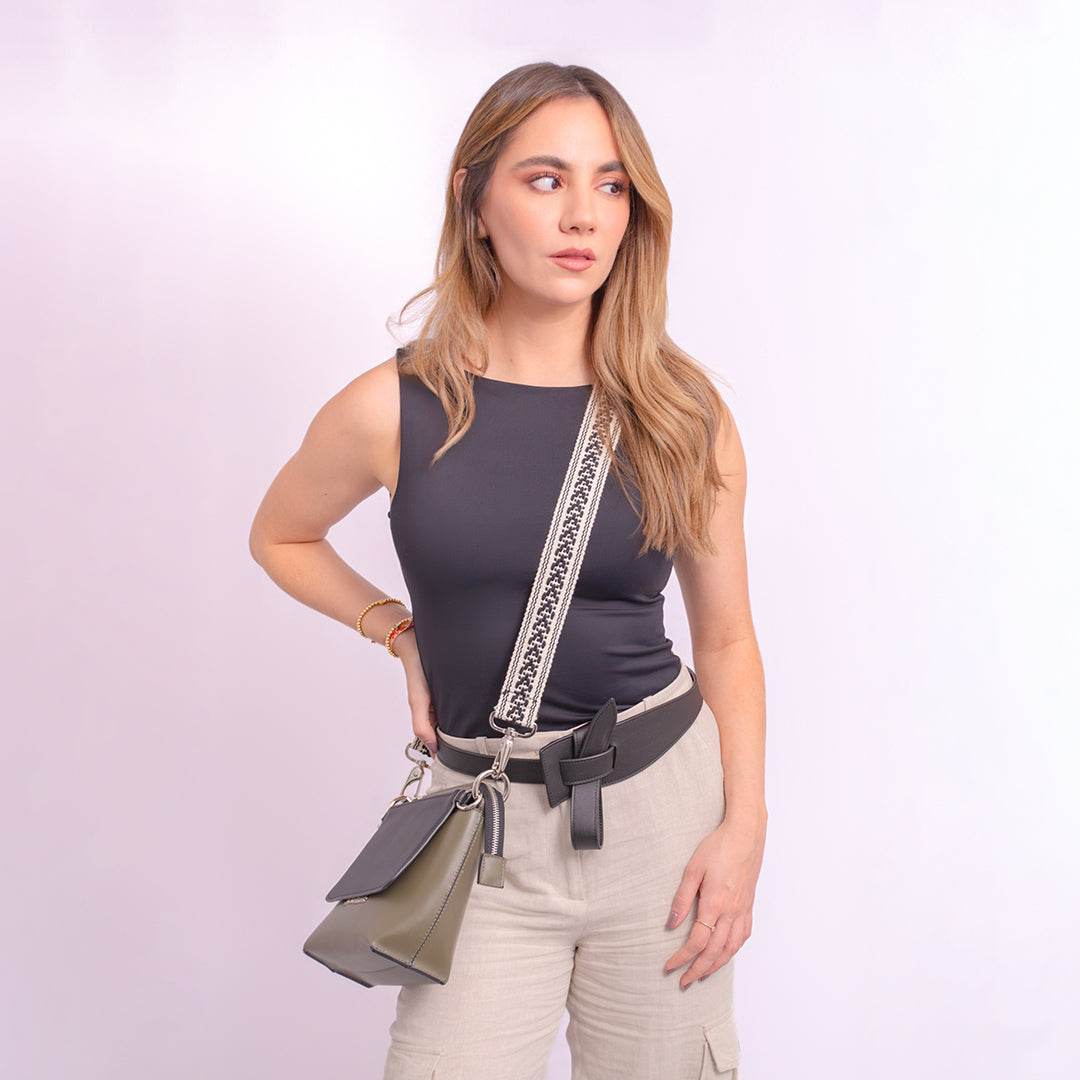 COMPLETE VERDE | WALLET NEGRA | STRAP BLANCO Y NEGRO - Rio de Hilares